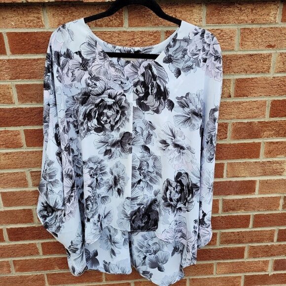 Black Label Tops - Chico's Black Label Cape Blouse Women's Size XL Floral Design Slit Sleeve